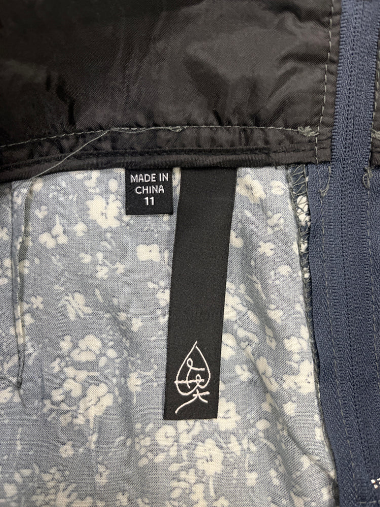 352382