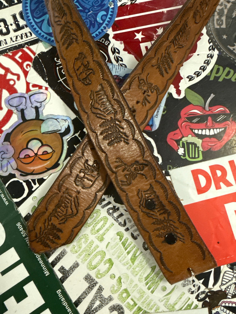 LEATHER BUCKLELESS BELTS