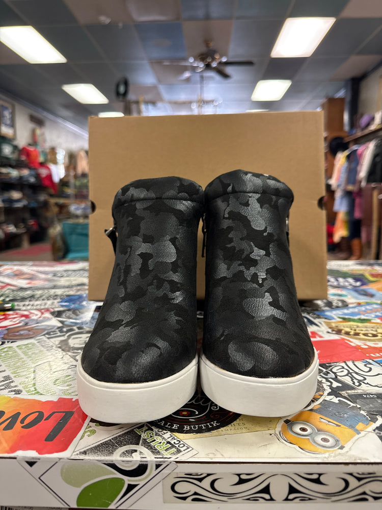 NIB SUGAR CAMO WEDGE SNEAKER