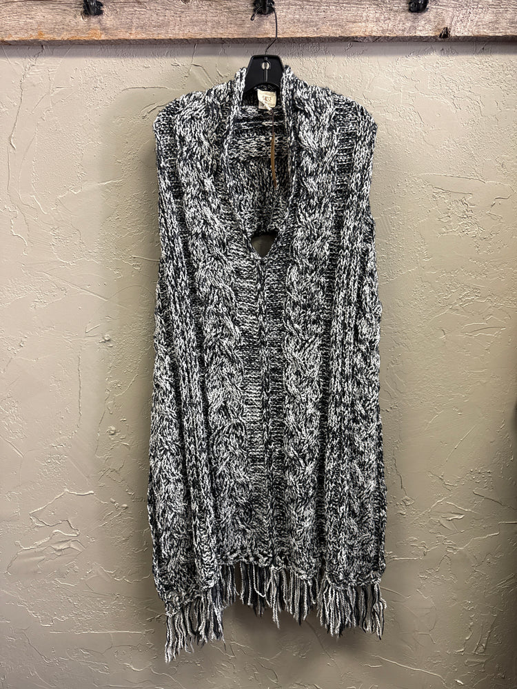 NWT LA BLEND CABLE KNIT PONCHO (org$72)
