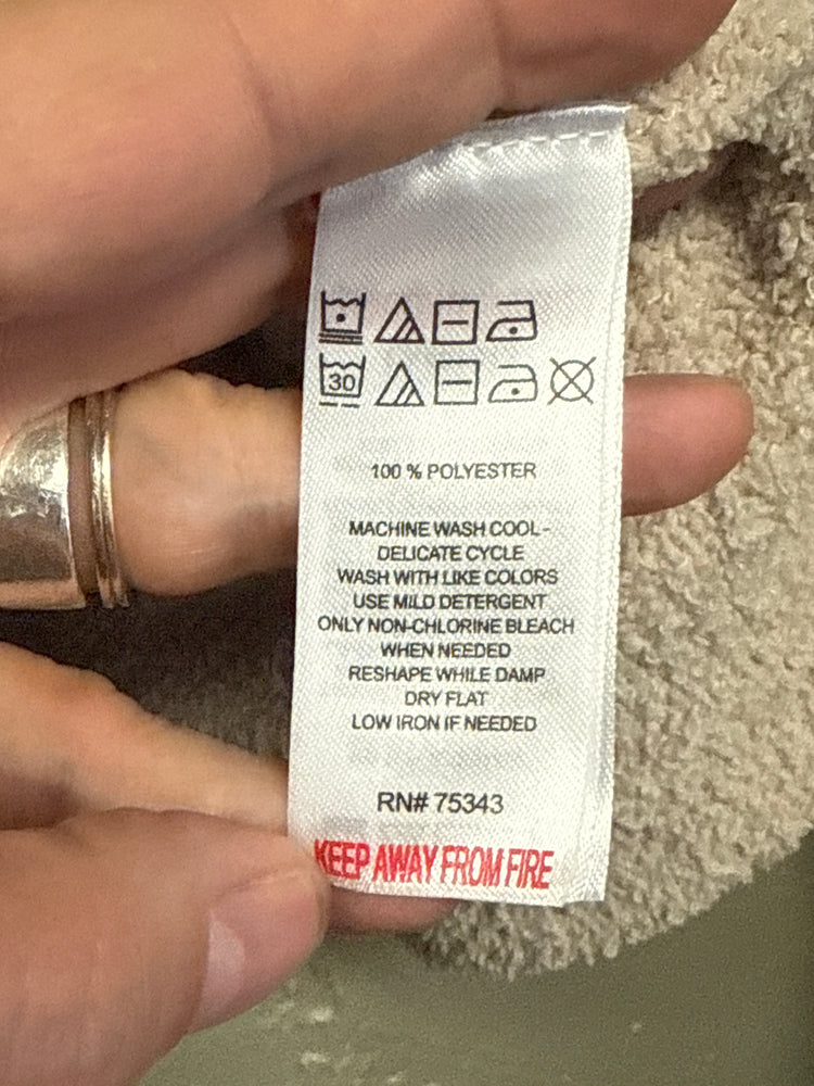 CUPCAKES & CASHMERE FLEECE CREW NECK