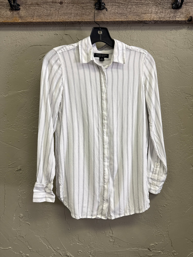 BANANA REPUBLIC BUTTON UP