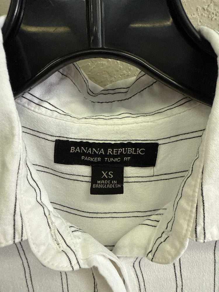 BANANA REPUBLIC BUTTON UP