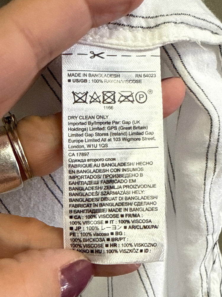 BANANA REPUBLIC BUTTON UP
