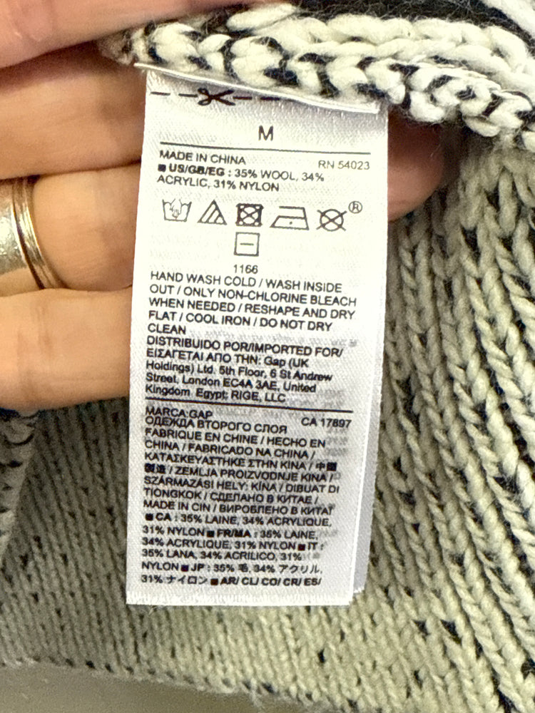 GAP SWEATER W FRINGE ACCENTS