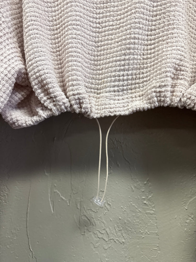 CROPPED WAFFLE-KNIT PULLOVER