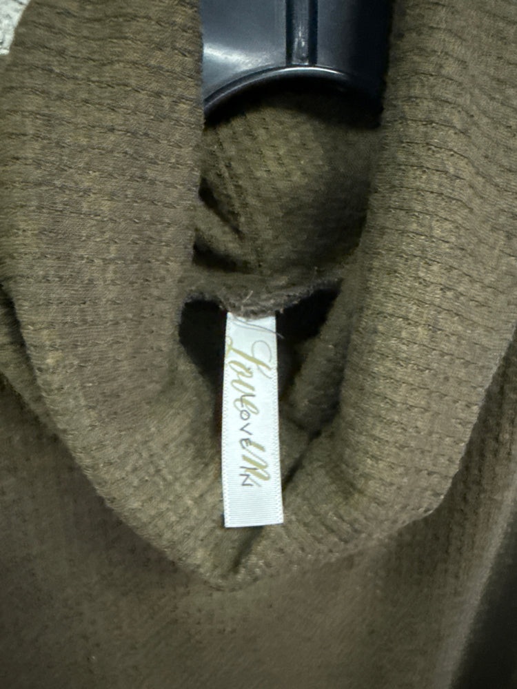 LOVE IN SLEEVELESS TUNIC