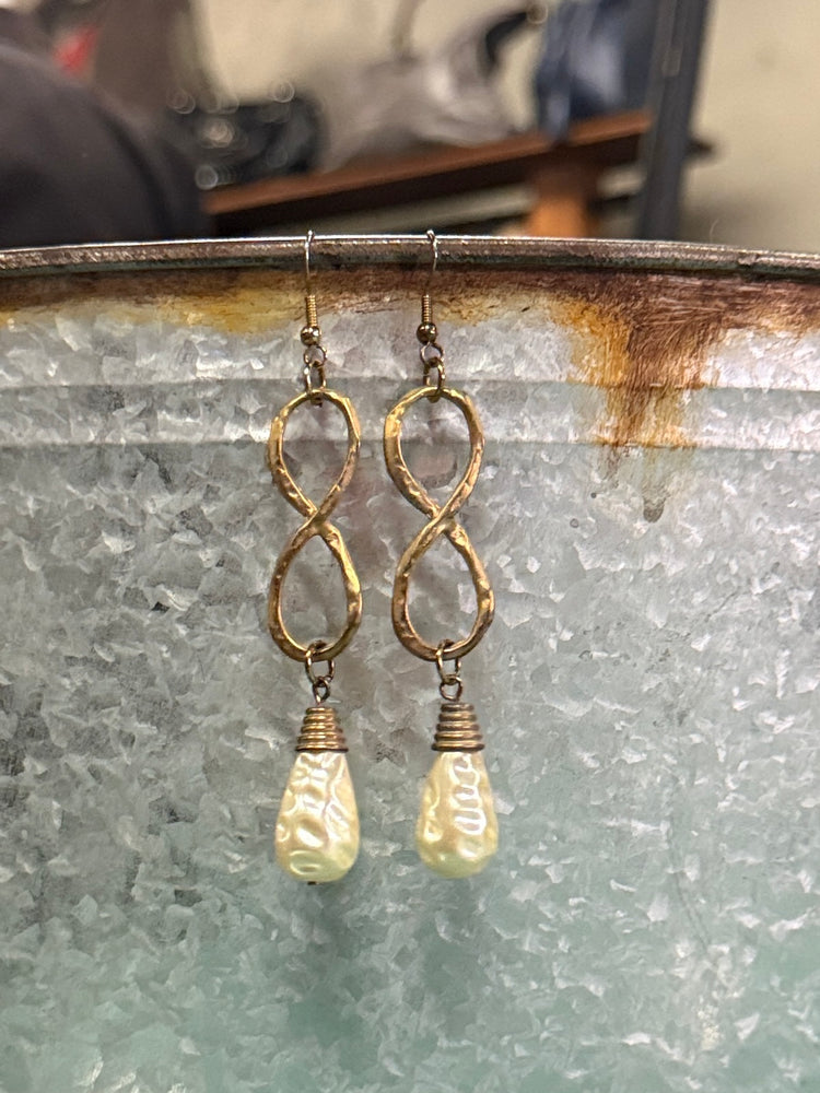 TEARDROP PEARL EARRINGS