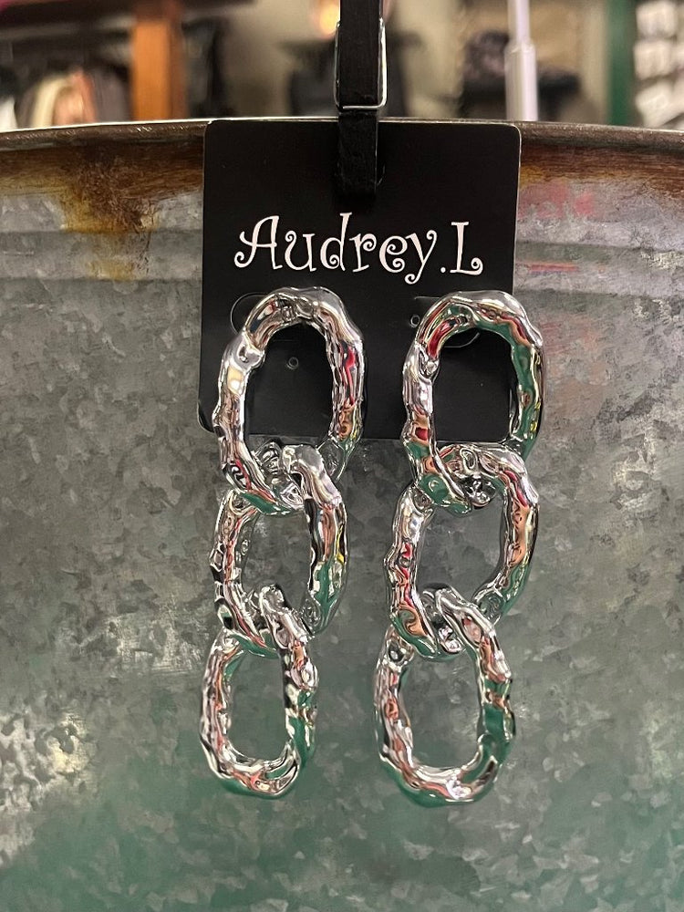 569504
