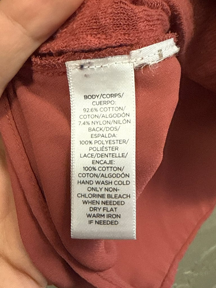 588877
