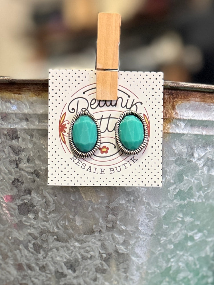 NWOT FAUX TURQUOISE EARRINGS