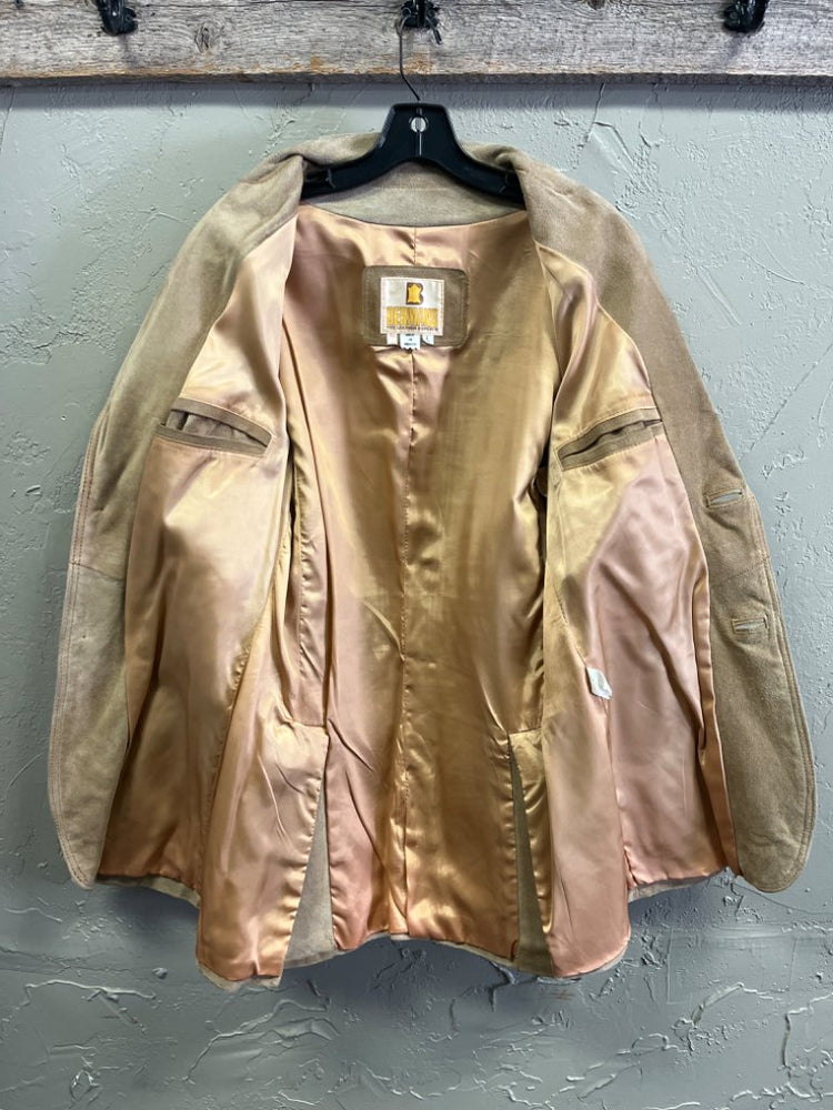 492600