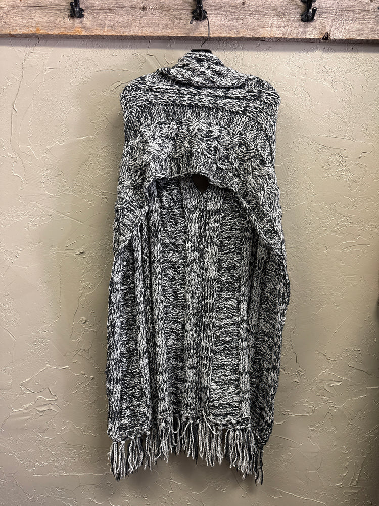 NWT LA BLEND CABLE KNIT PONCHO (org$72)