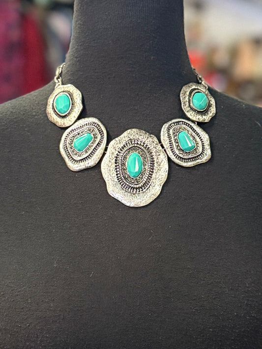 NWOT SILVER STATEMENT NECKLACE