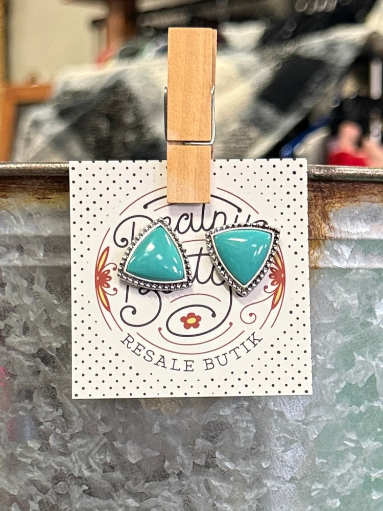 NWOT FAUX TURQUOISE EARRINGS