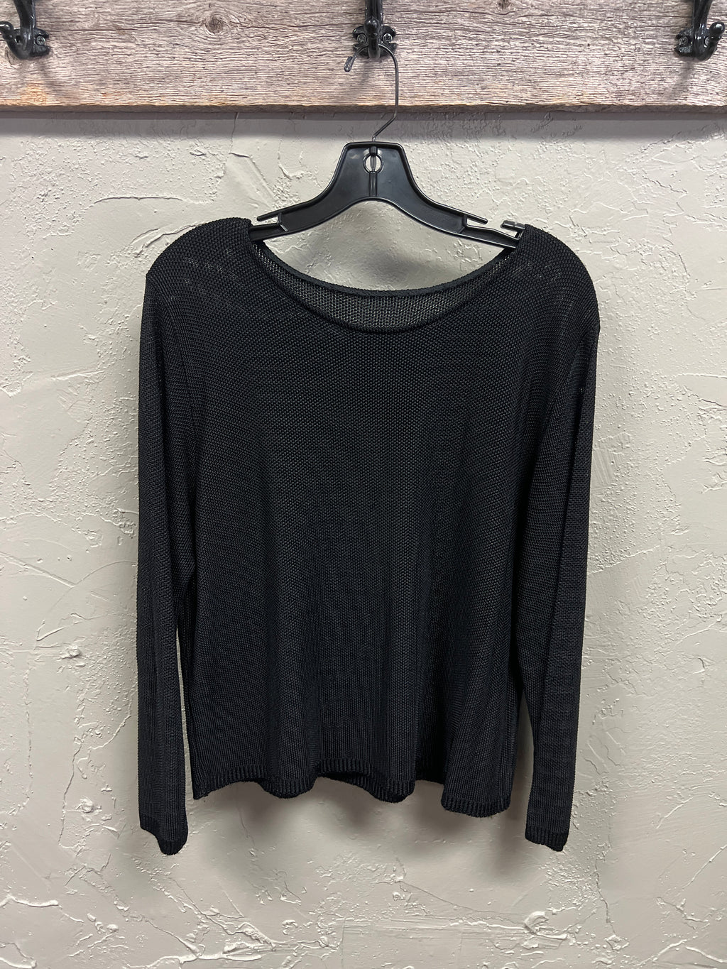 BLACK SWEATER