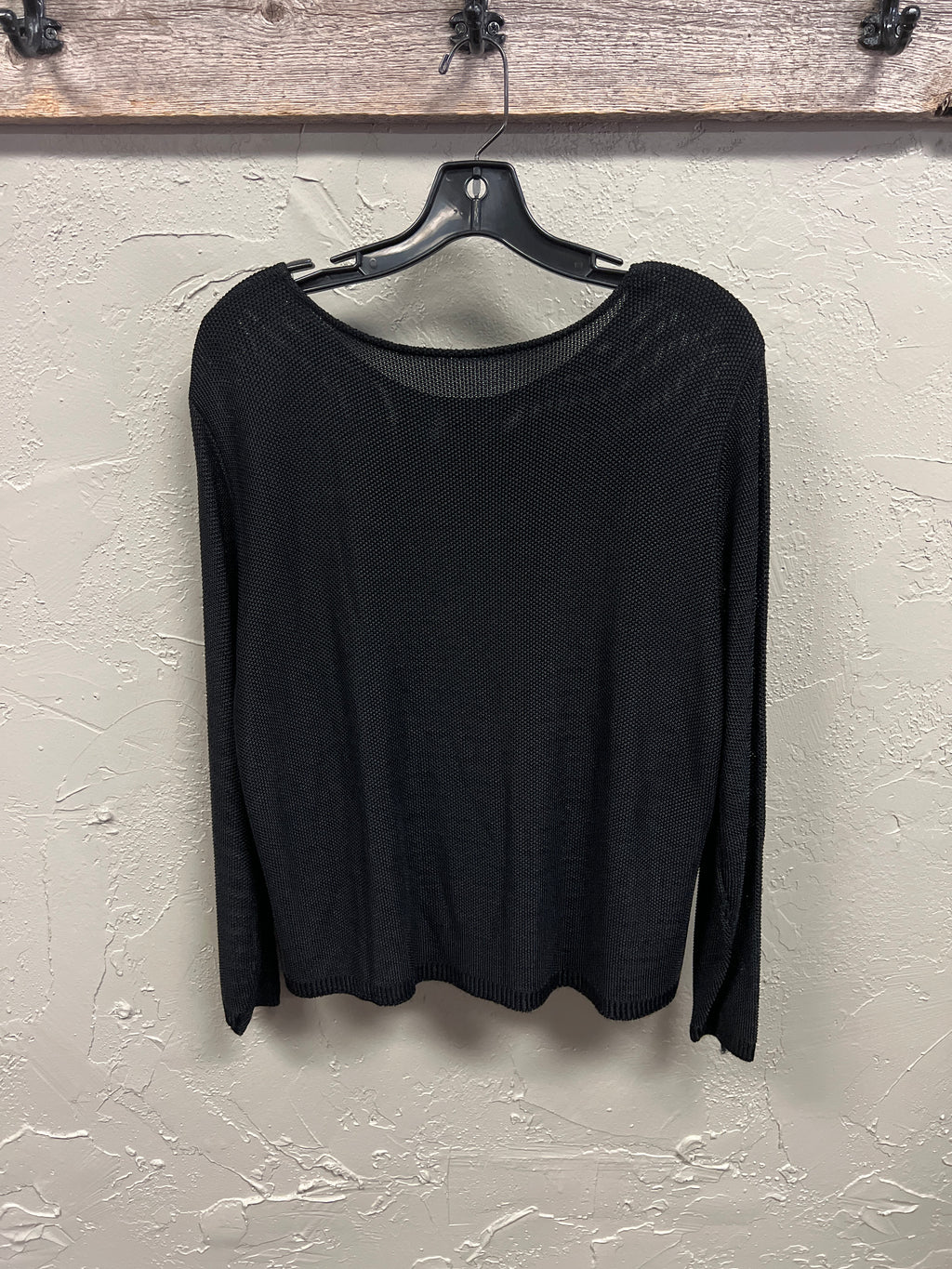 BLACK SWEATER