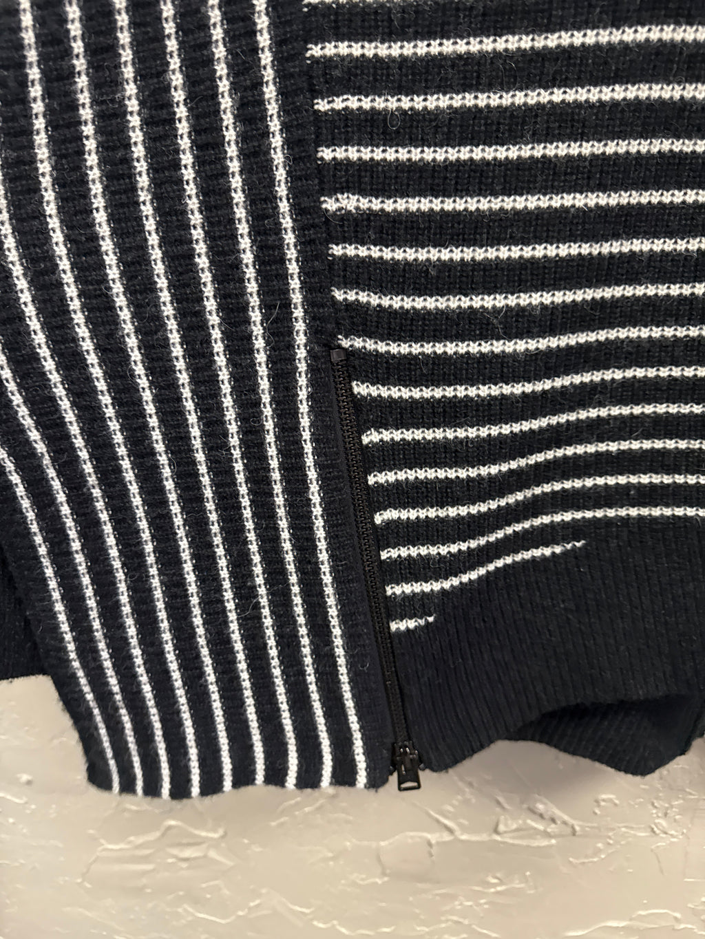 ALL SAINTS ASYMETRICAL OPEN SHOULDER SWEATER (org$230)