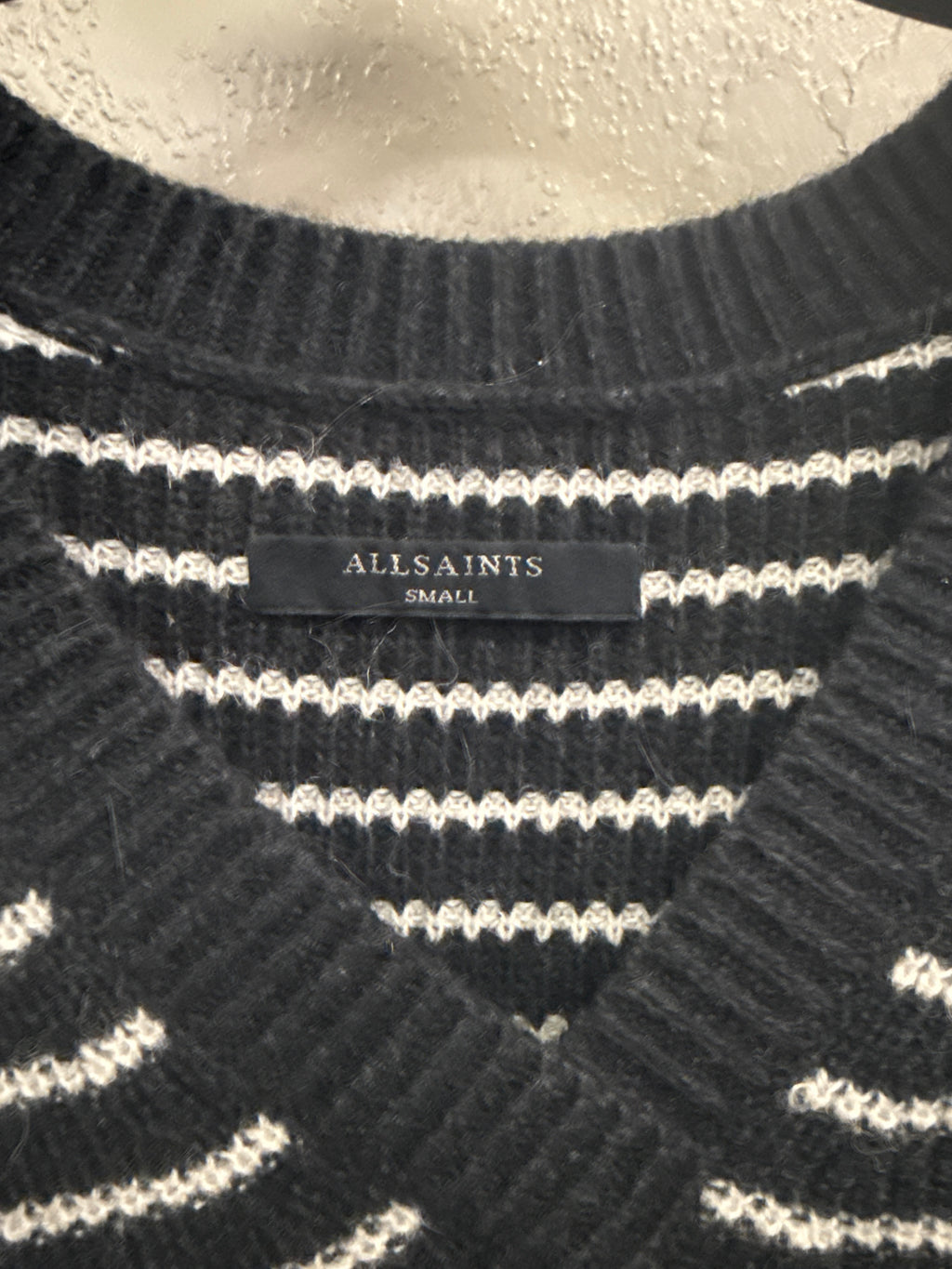ALL SAINTS ASYMETRICAL OPEN SHOULDER SWEATER (org$230)