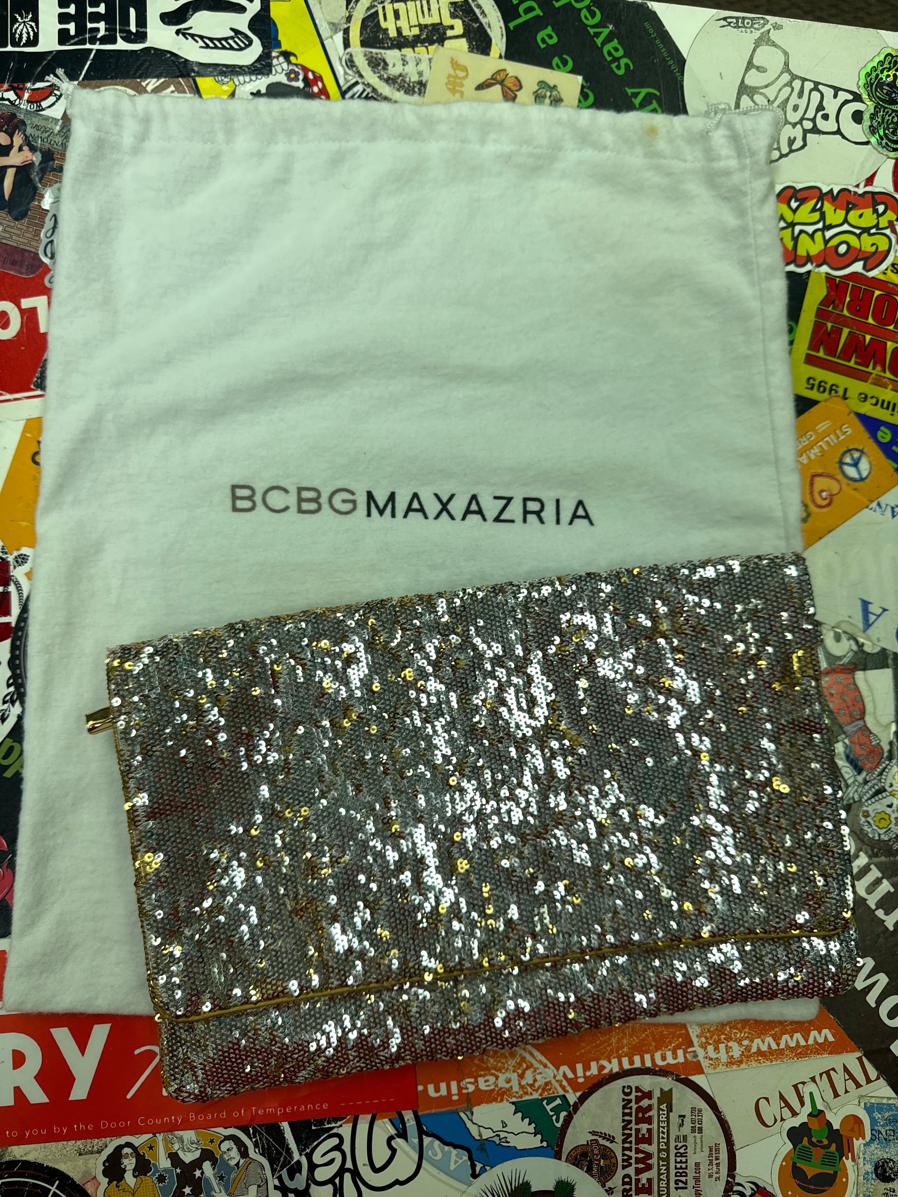 NWOT BCBG SEQUIN CLUTCH (org$128)