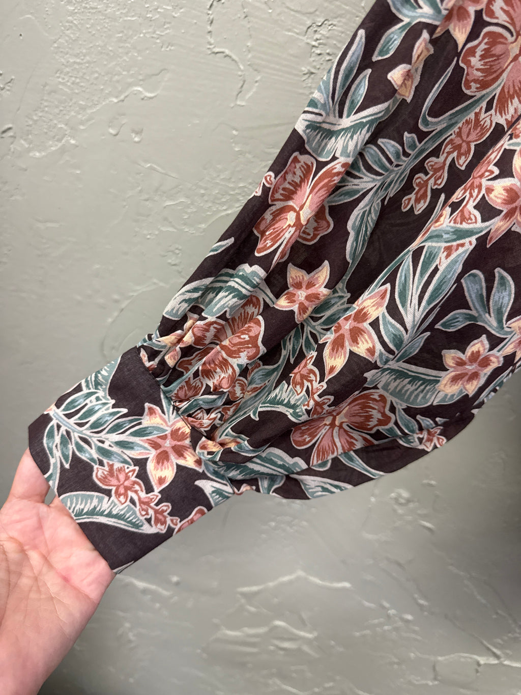 NWT EE:SOME FLORAL BLOUSE