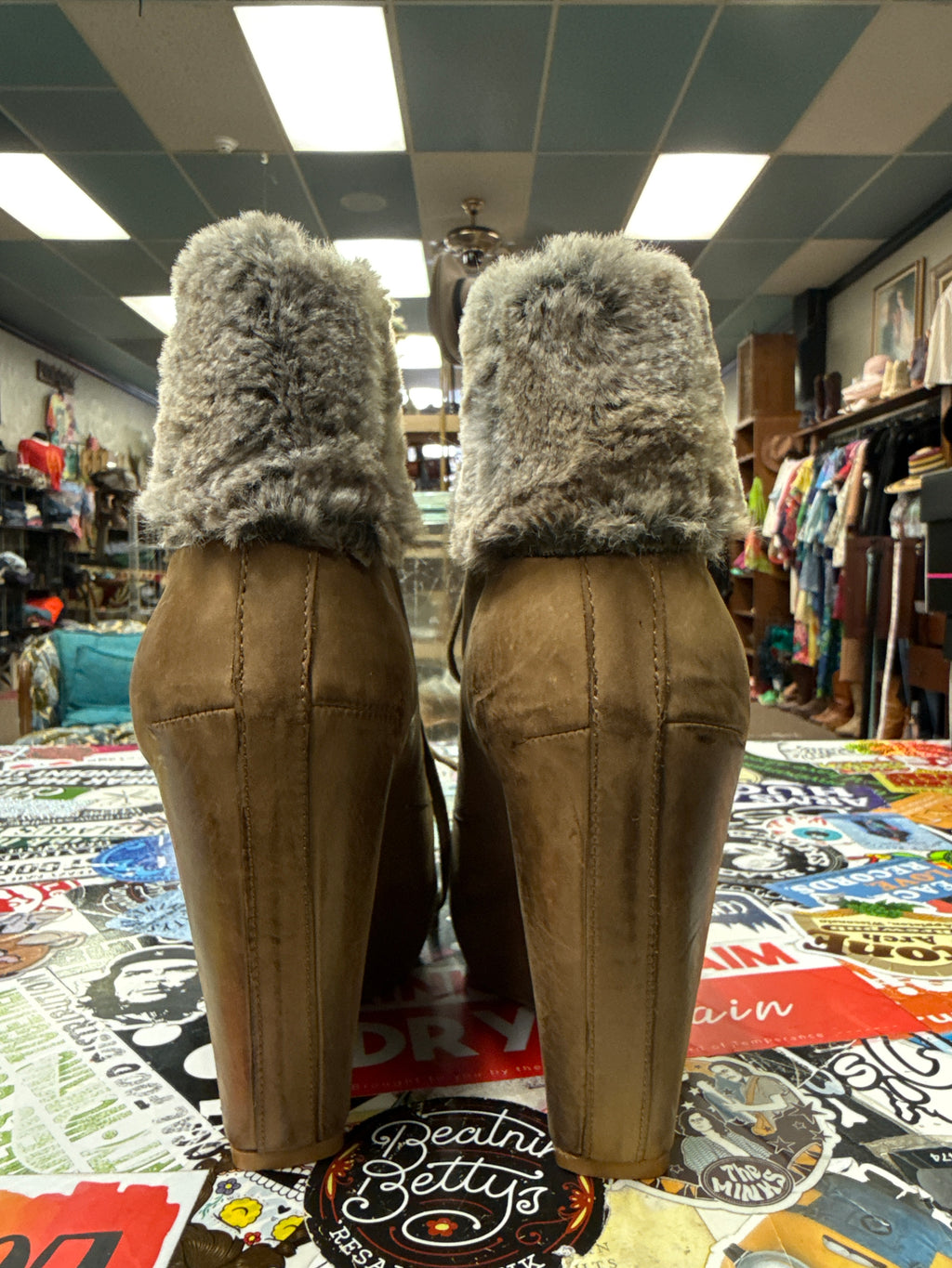 NWOB BOUTIQUE9 LEATHER WEDGE BOOTIE