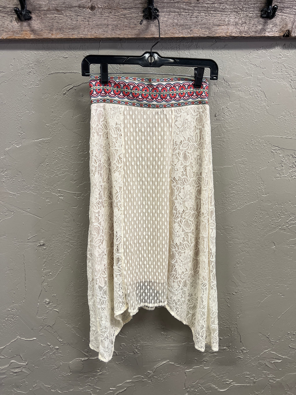 FLYING TOMATO LACE SKIRT