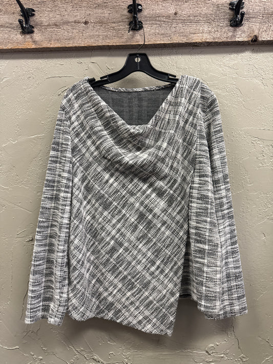 BLACK & WHITE DRAPED TOP