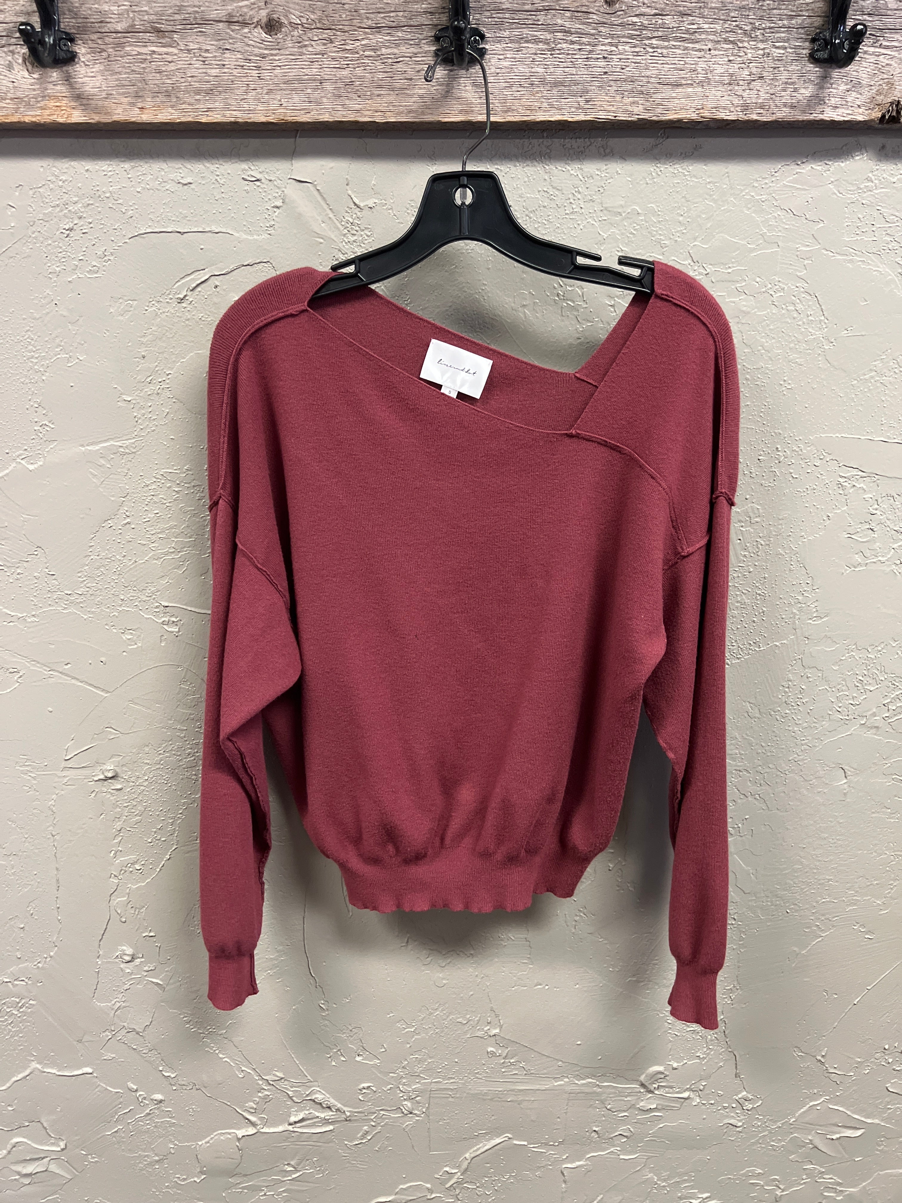 LINE AND DOT OFF THE SHOULDER TOP (org$99)