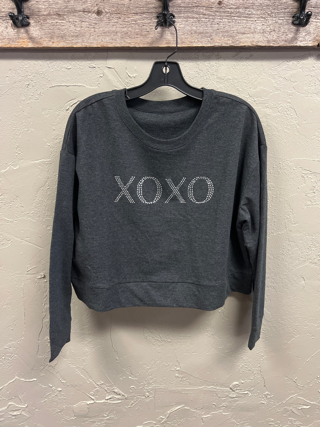 NWOT XOXO CROP PULLOVER