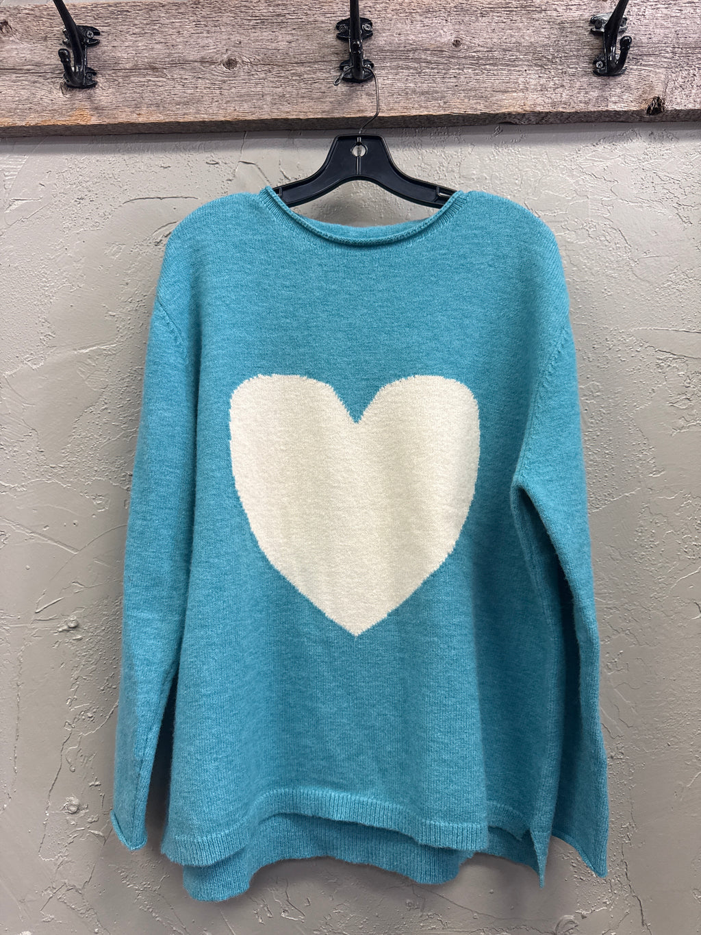 EASEL HEART FRONT SWEATER
