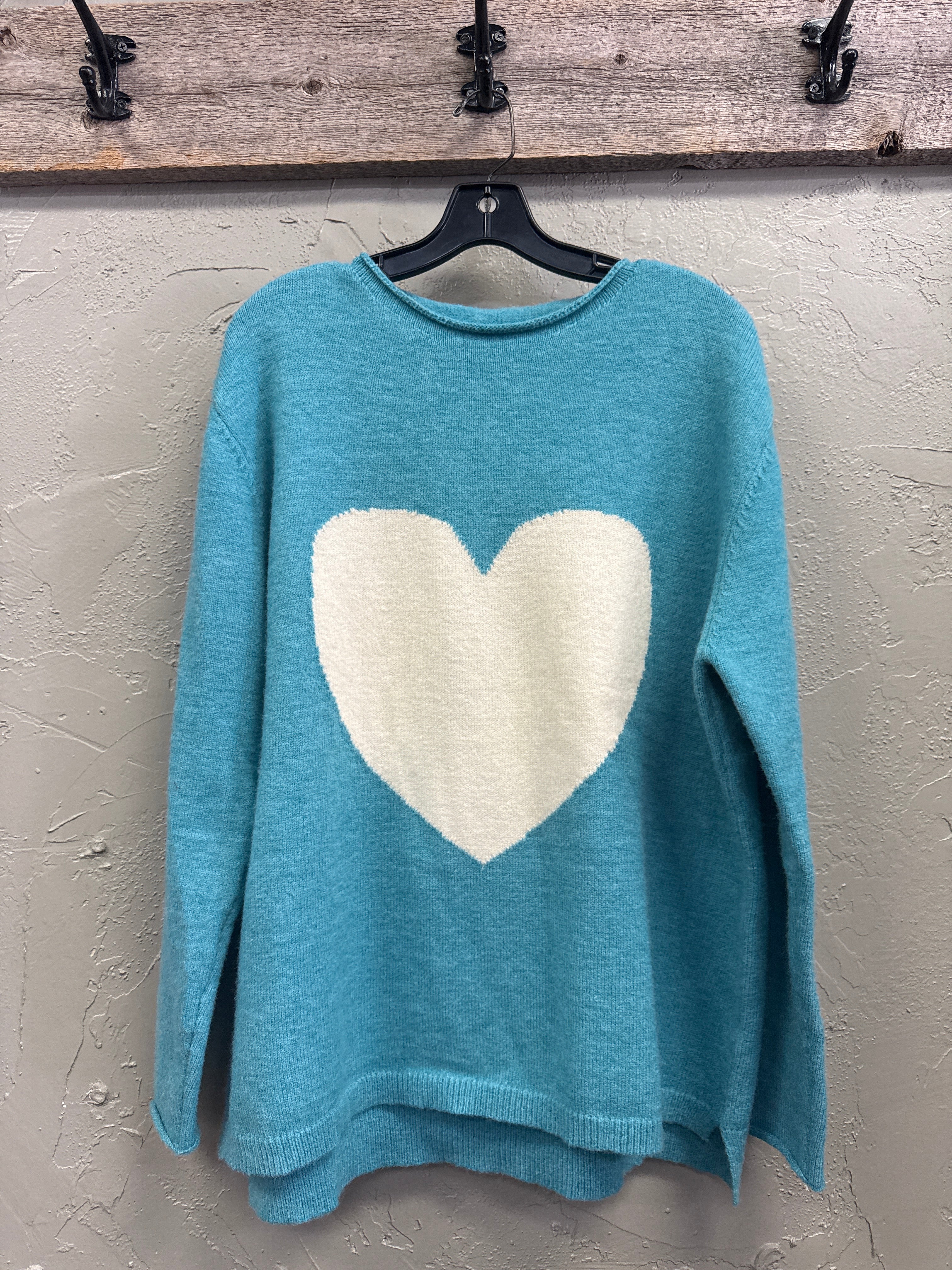 EASEL HEART FRONT SWEATER
