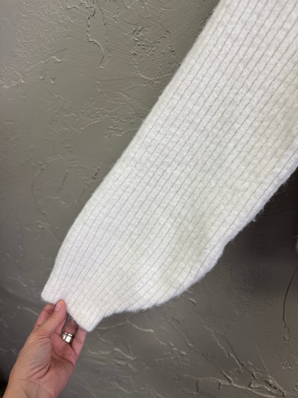 NWOT TURTLENECK CROP SWEATER