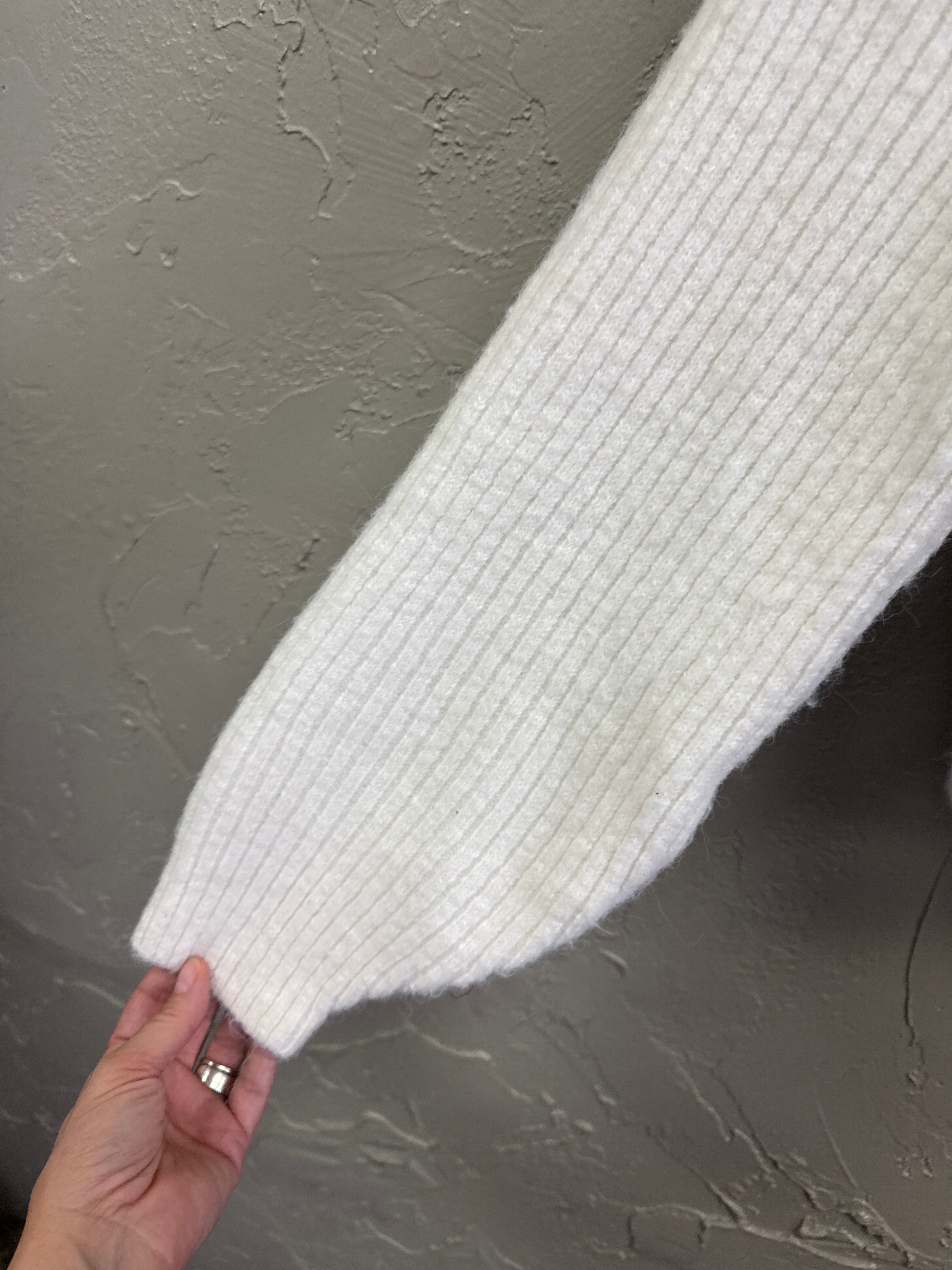 NWOT TURTLENECK CROP SWEATER