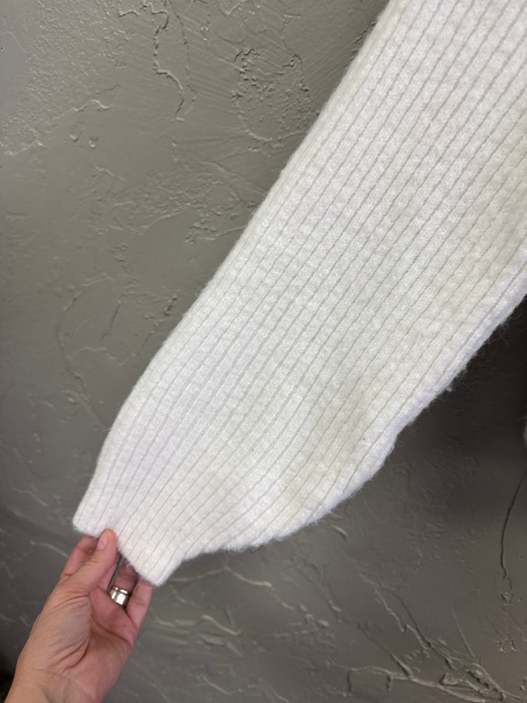 NWOT TURTLENECK CROP SWEATER