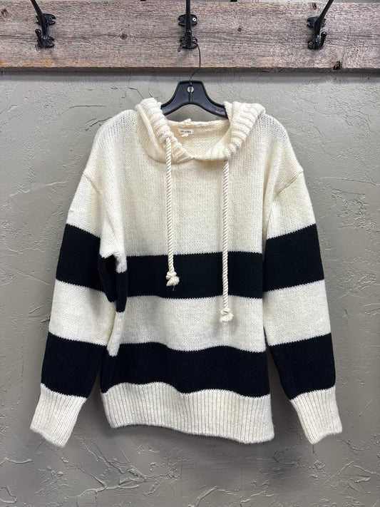 EN CREME HOODED SWEATER