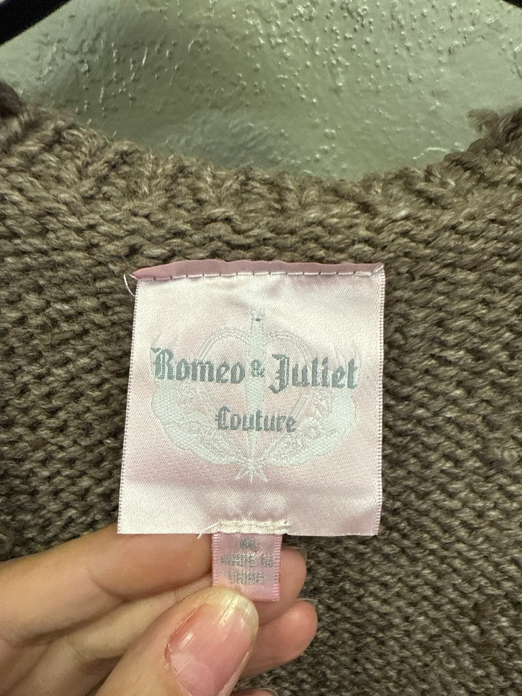 ROMEO & JULIET SWEATER VEST