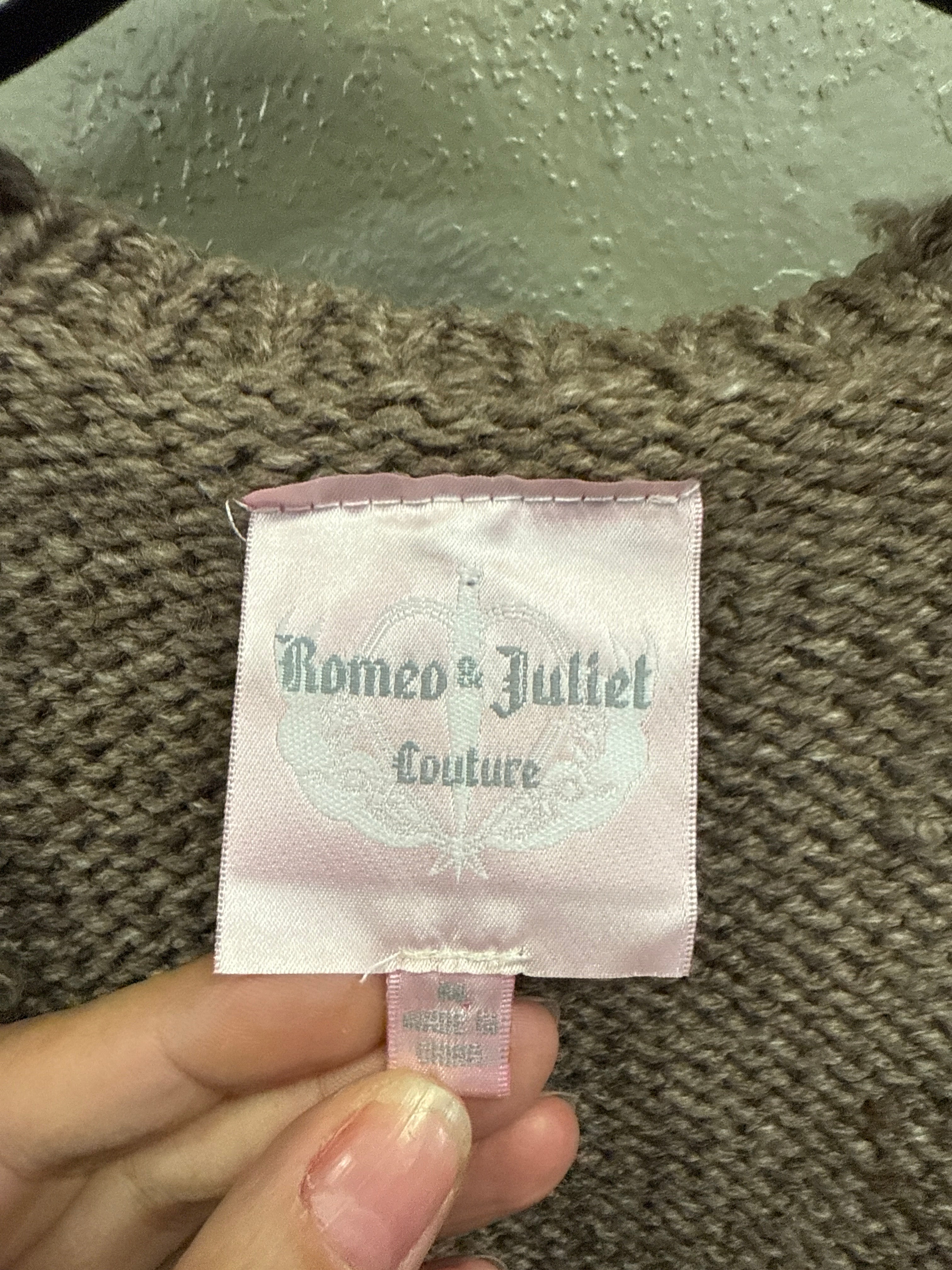 ROMEO & JULIET SWEATER VEST