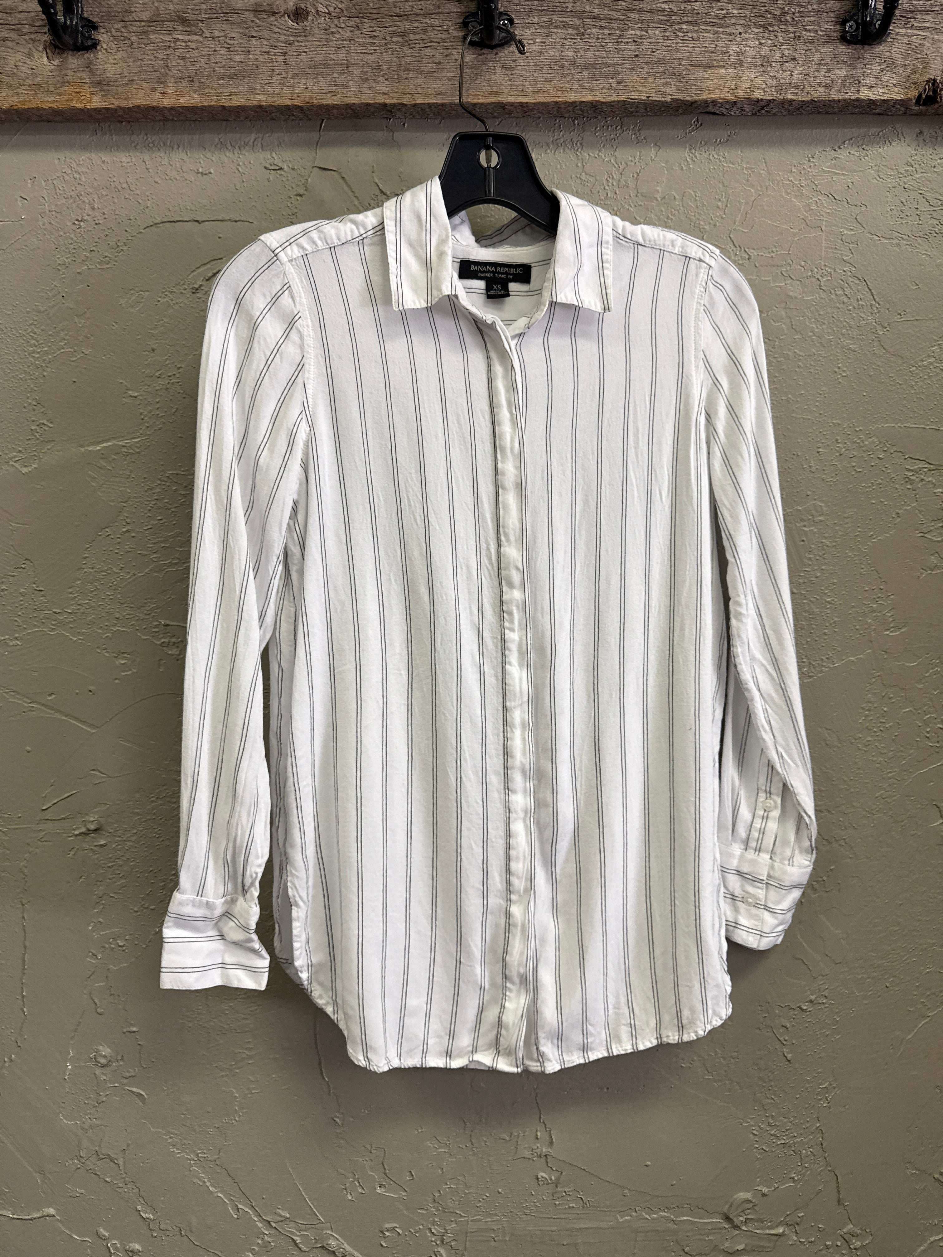 BANANA REPUBLIC BUTTON UP