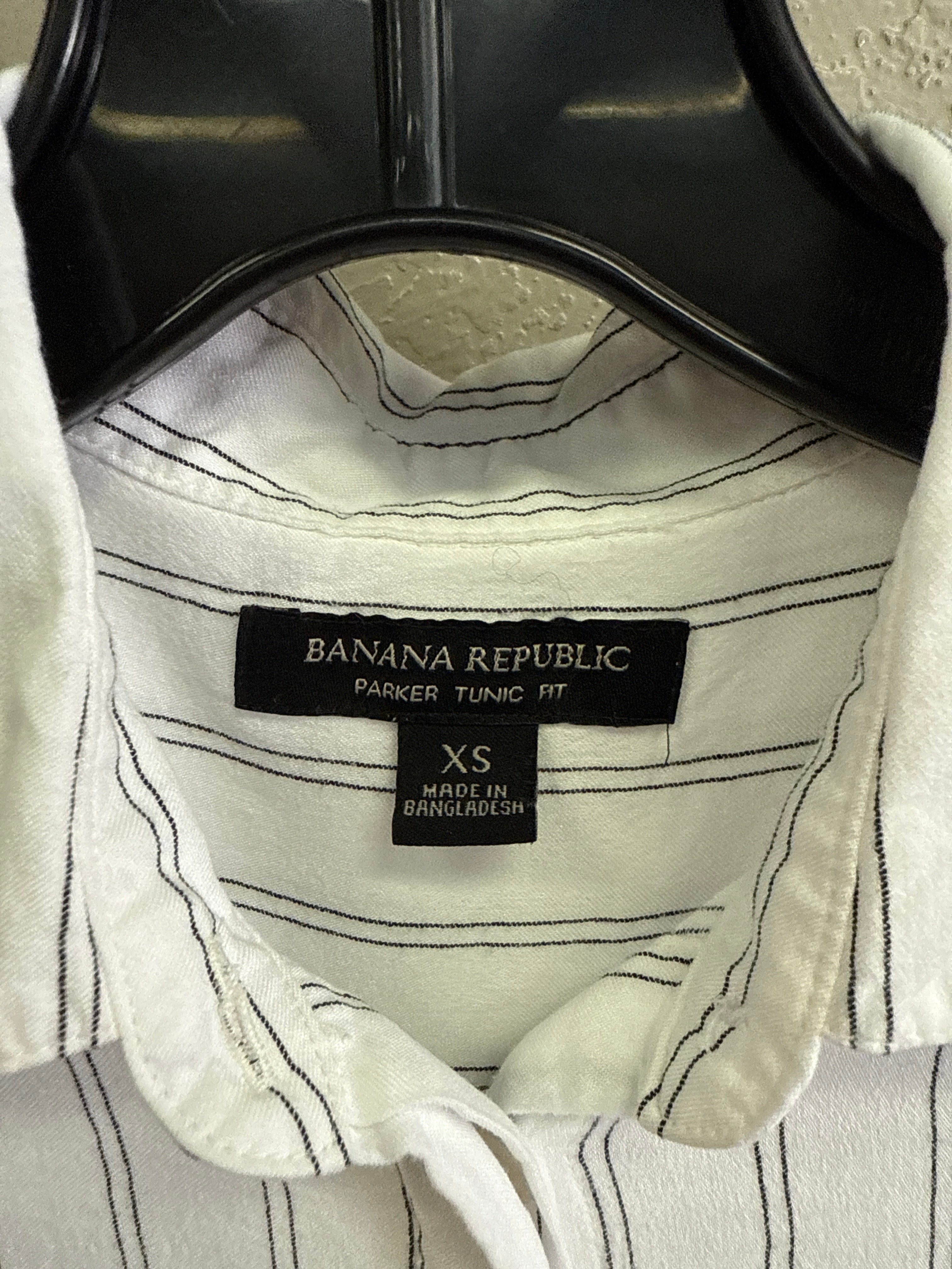 BANANA REPUBLIC BUTTON UP