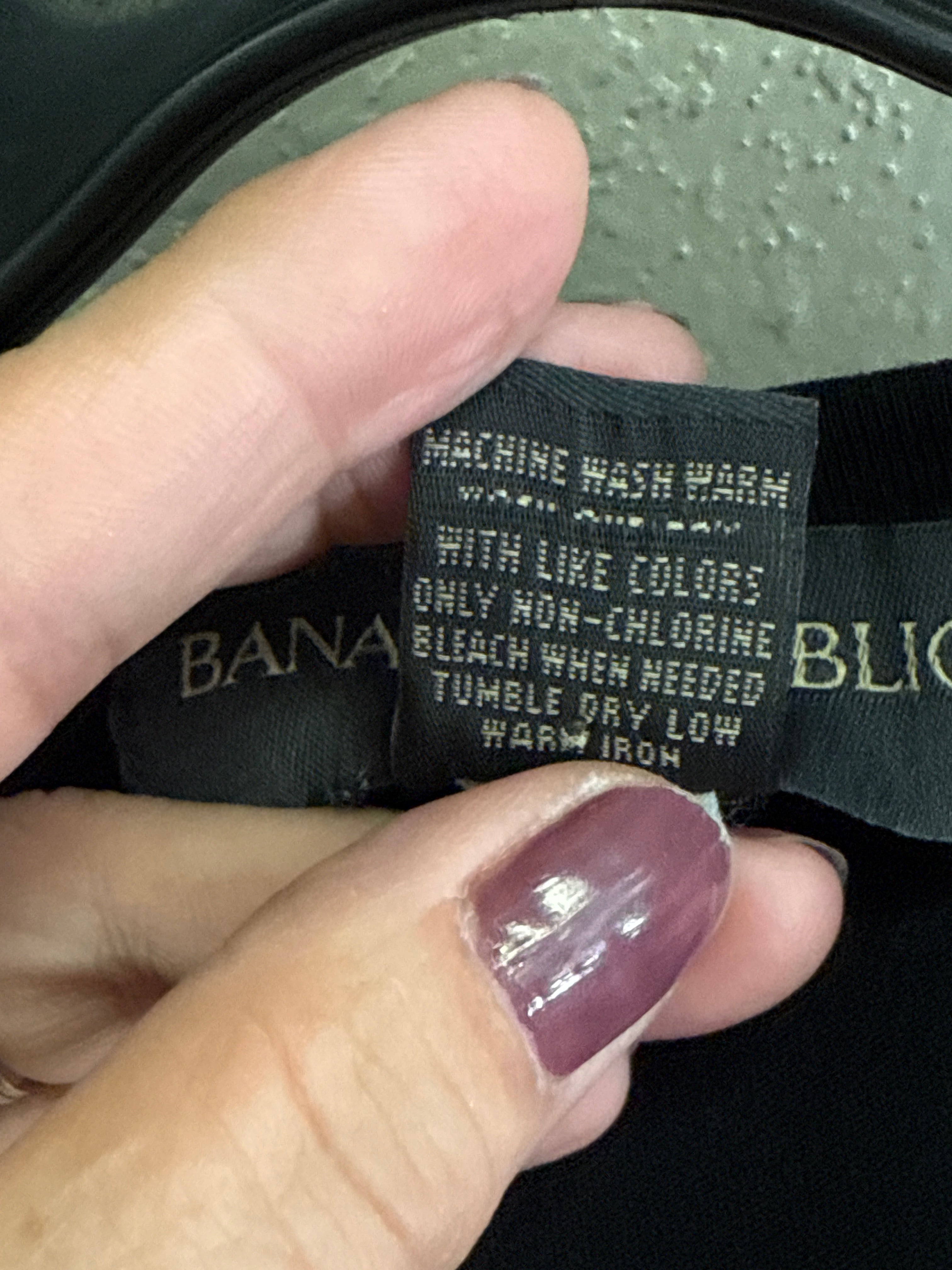 BANANA REPUBLIC LONG SLEEVE TEE