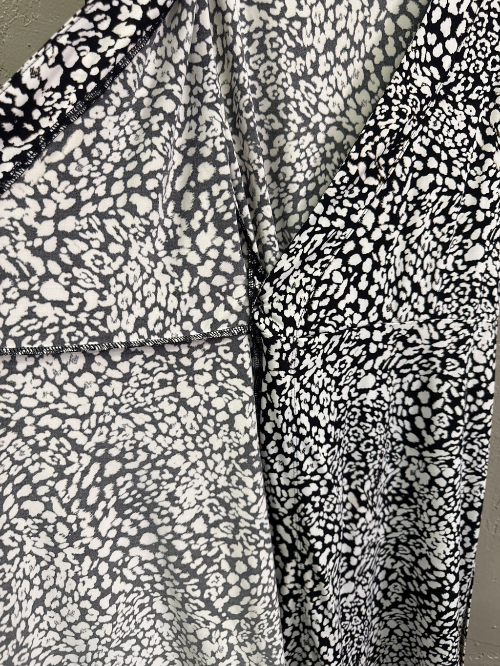 BANANA REPUBLIC PRINT WRAP DRESS (org$99)