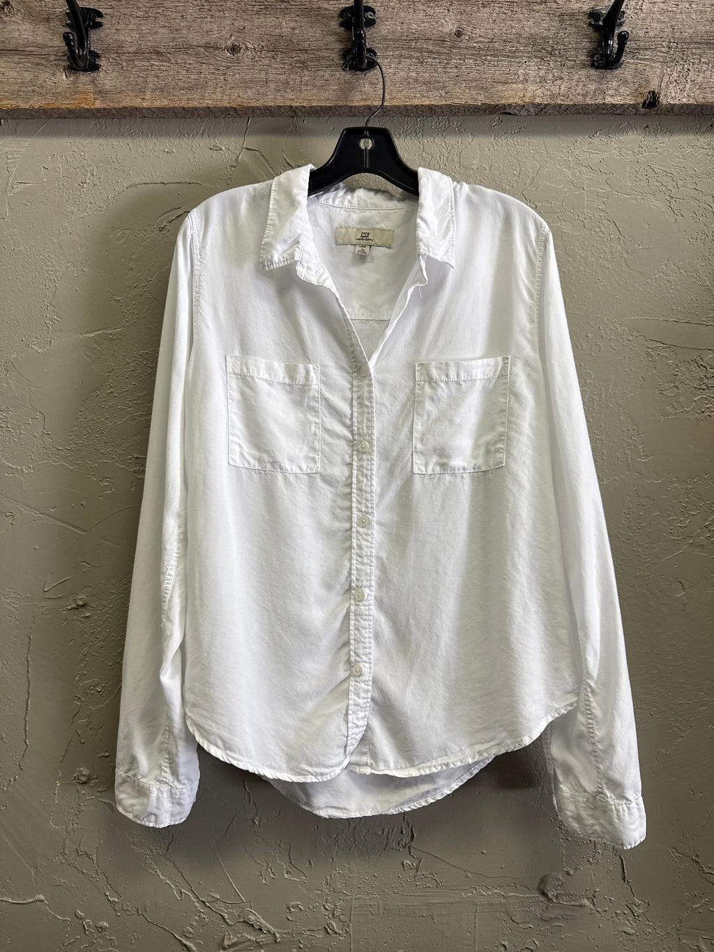 THREAD + SUPPLY WHITE BUTTON UP