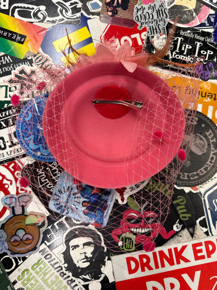 NWOT PINK FASCINATOR HAT