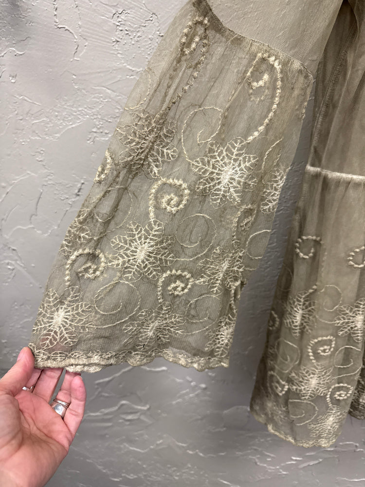 NWOT INDIGO THREAD TUNIC TOP