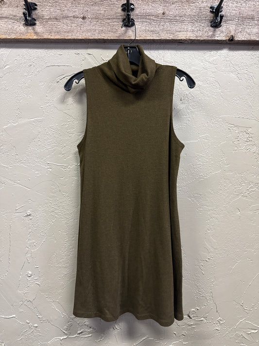 LOVE IN SLEEVELESS TUNIC