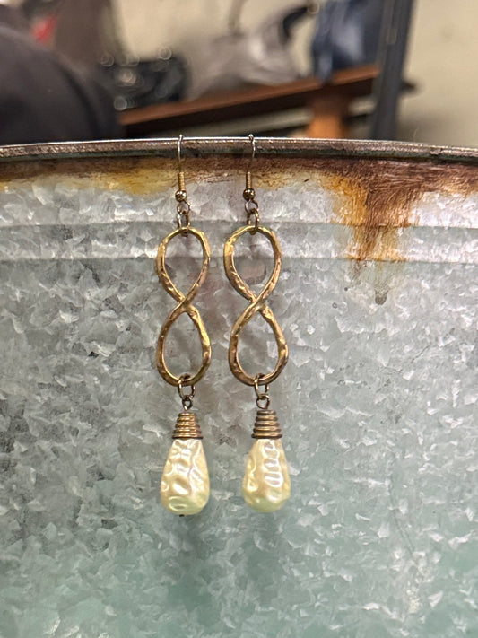 TEARDROP PEARL EARRINGS