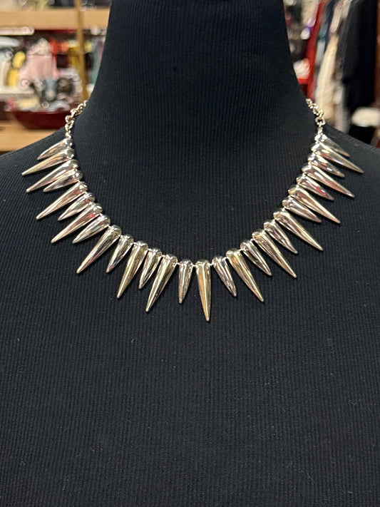SPIKE CHOKER