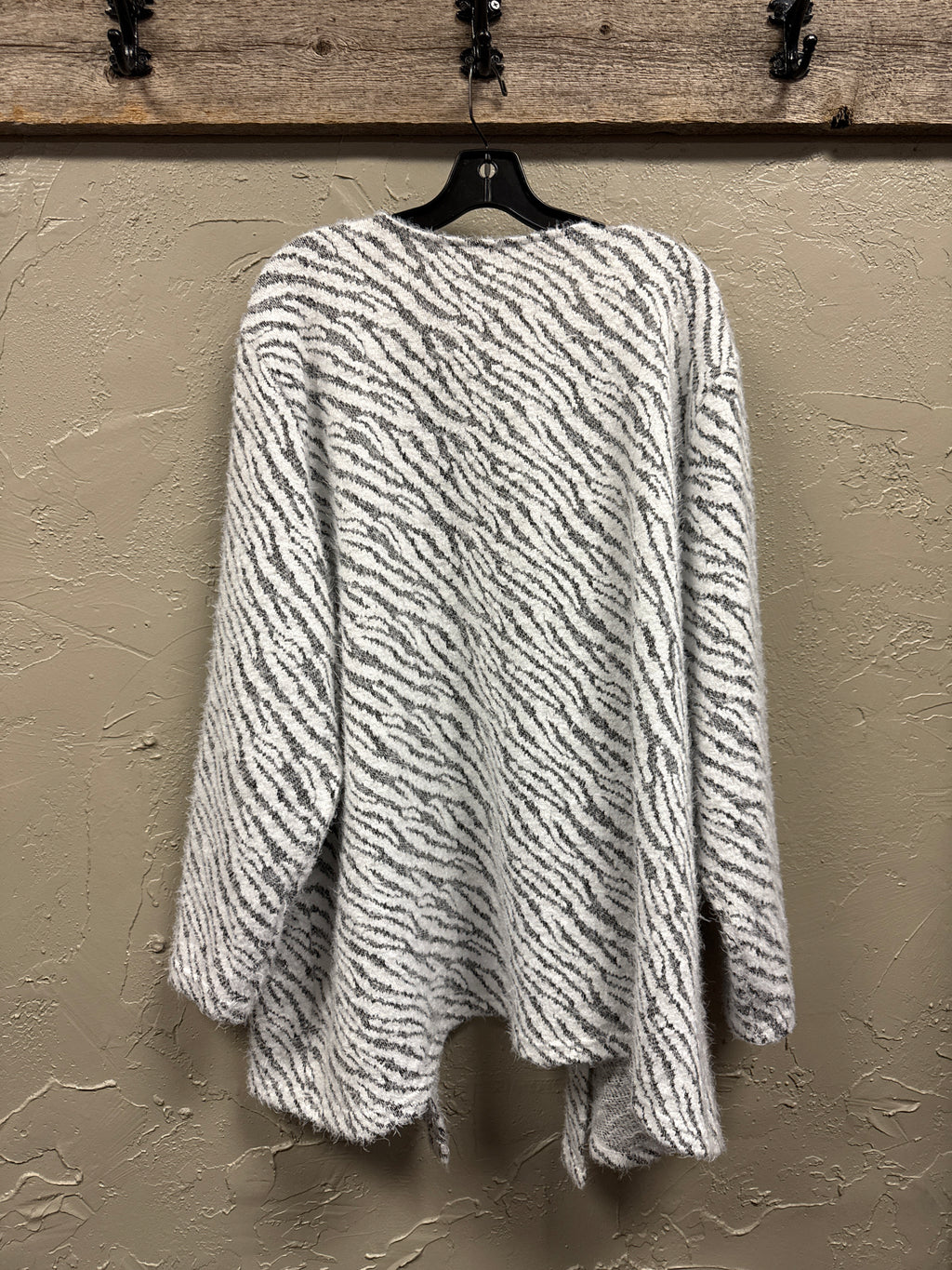ZEBRA STRIPED CARDIGAN