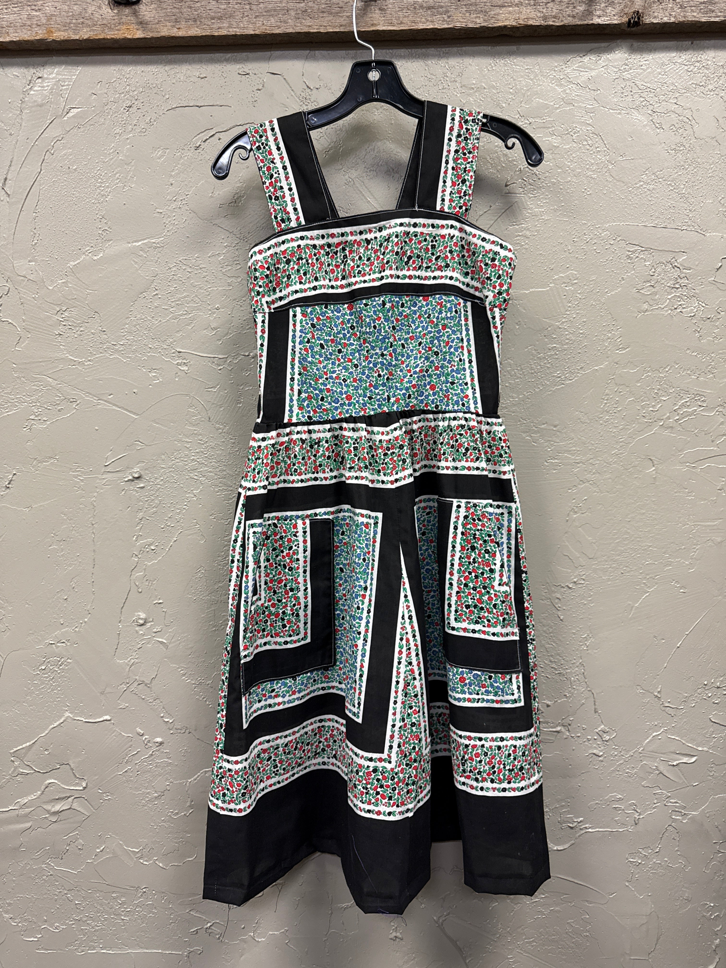 VTG HANDMADE APRON DRESS